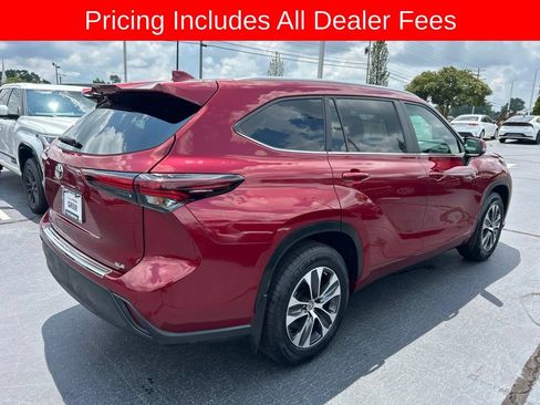 Used 2024 Toyota Highlander XLE FWD image 22
