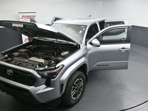 Used 2025 Toyota Tacoma TRD Sport AWD/4WD image 26