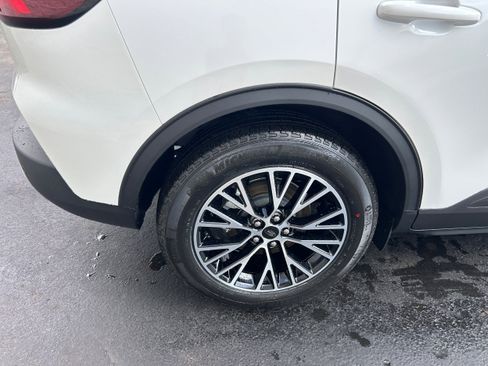 New 2025 Ford Escape SE w/ PHEV Premium Package image 29