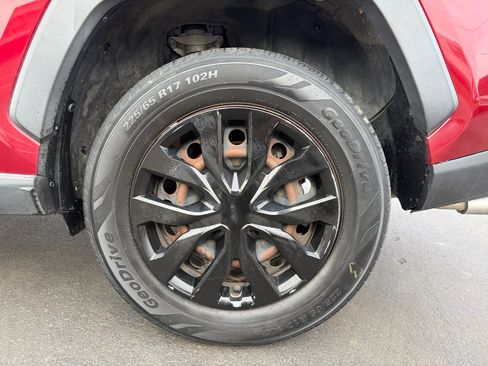 Used 2019 Toyota RAV4 LE image 19