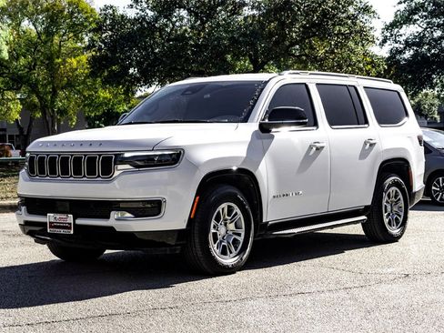 Used 2023 Jeep Wagoneer 4WD image 9