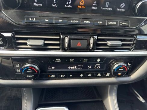 Used 2025 Nissan Pathfinder Platinum AWD/4WD image 21