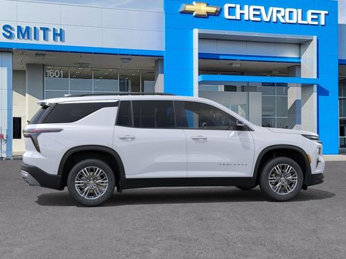 New 2026 Chevrolet Traverse LT w/ Driver Confidence Package FWD image 5