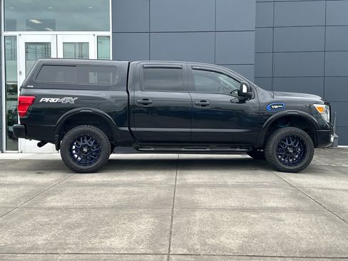 Used 2017 Nissan Titan PRO-4X w/ Pro-4x Convenience Package AWD/4WD image 2