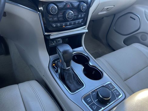 Used 2020 Jeep Grand Cherokee Overland image 17