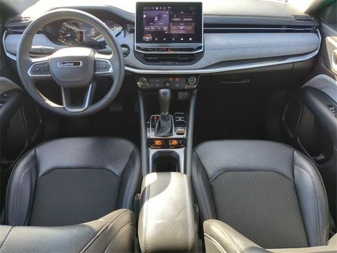 Used 2024 Jeep Compass Latitude image 14