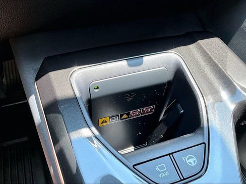Certified 2025 Toyota Crown Platinum AWD/4WD image 17
