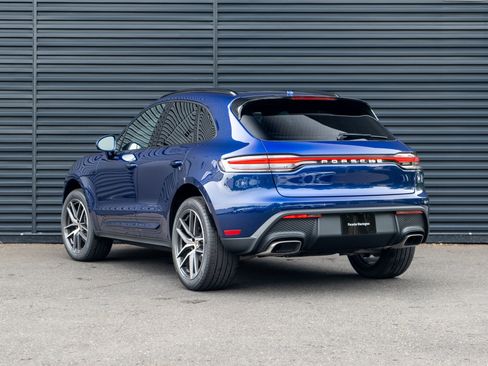 Certified 2025 Porsche Macan image 3