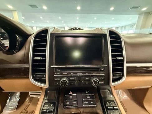Used 2015 Porsche Cayenne Turbo w/ Premium Package AWD/4WD image 26
