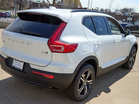 New 2026 Volvo XC40 B5 Core w/ Climate Package AWD/4WD image 9