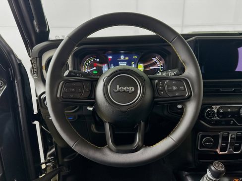 Used 2024 Jeep Wrangler Unlimited w/ Convenience Group image 14