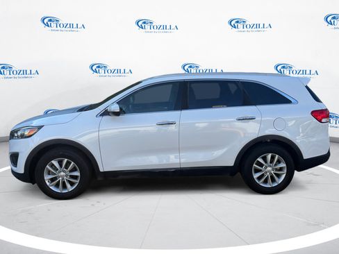 Used 2016 Kia Sorento FWD w/ LX Convenience Package image 2