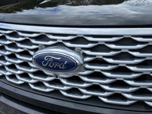 Used 2020 Ford Explorer Platinum w/ Premium Technology Package AWD/4WD image 42