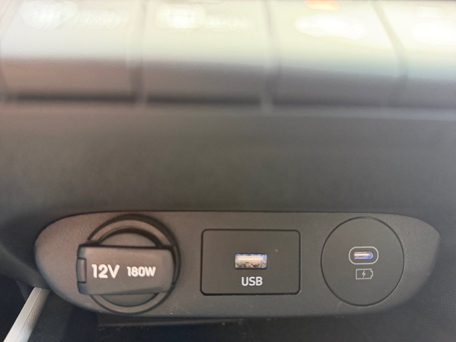 Used 2025 Hyundai Elantra Limited FWD image 31