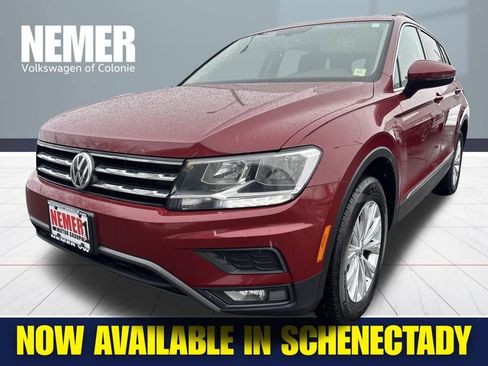 Used 2018 Volkswagen Tiguan SE w/ Panoramic Sunroof Package image 1