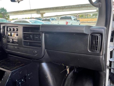 Used 2010 Chevrolet Express 1500 image 11