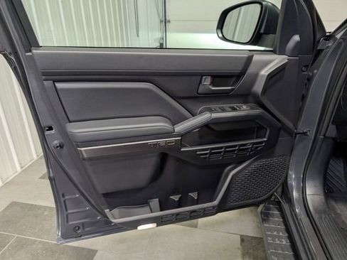 Used 2025 Toyota 4Runner TRD Off-Road image 12