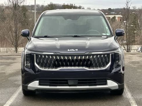 Used 2025 Kia Carnival image 33