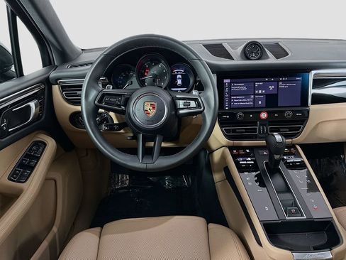 Used 2025 Porsche Macan image 25