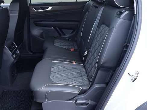 Certified 2026 Volkswagen Atlas SEL Premium R-Line AWD/4WD image 13