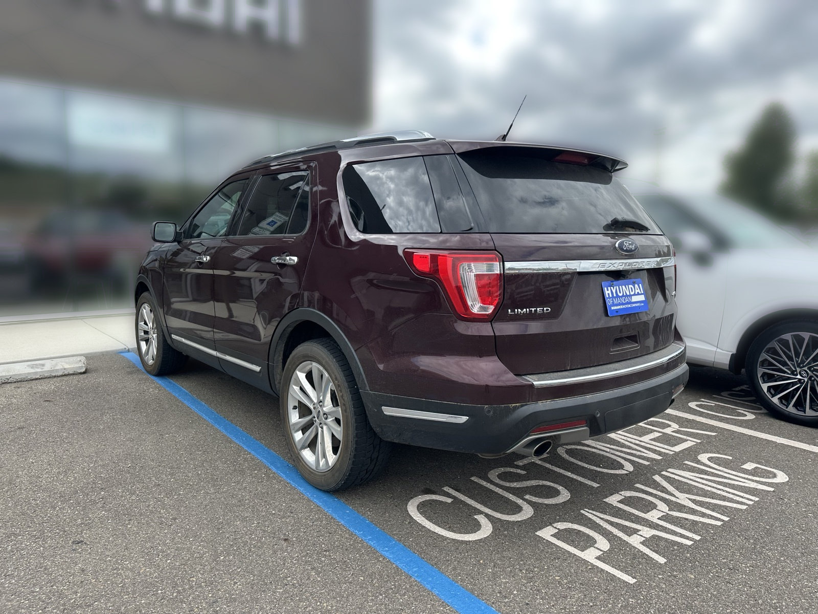 Used 2019 Ford Explorer Limited w/ Ford Safe & Smart Package AWD/4WD image 4
