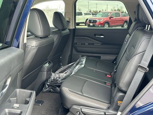 New 2026 Nissan Pathfinder SL AWD/4WD image 13