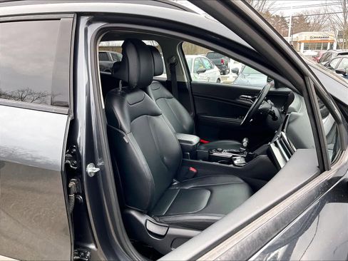 Used 2023 Kia Sportage SX image 11