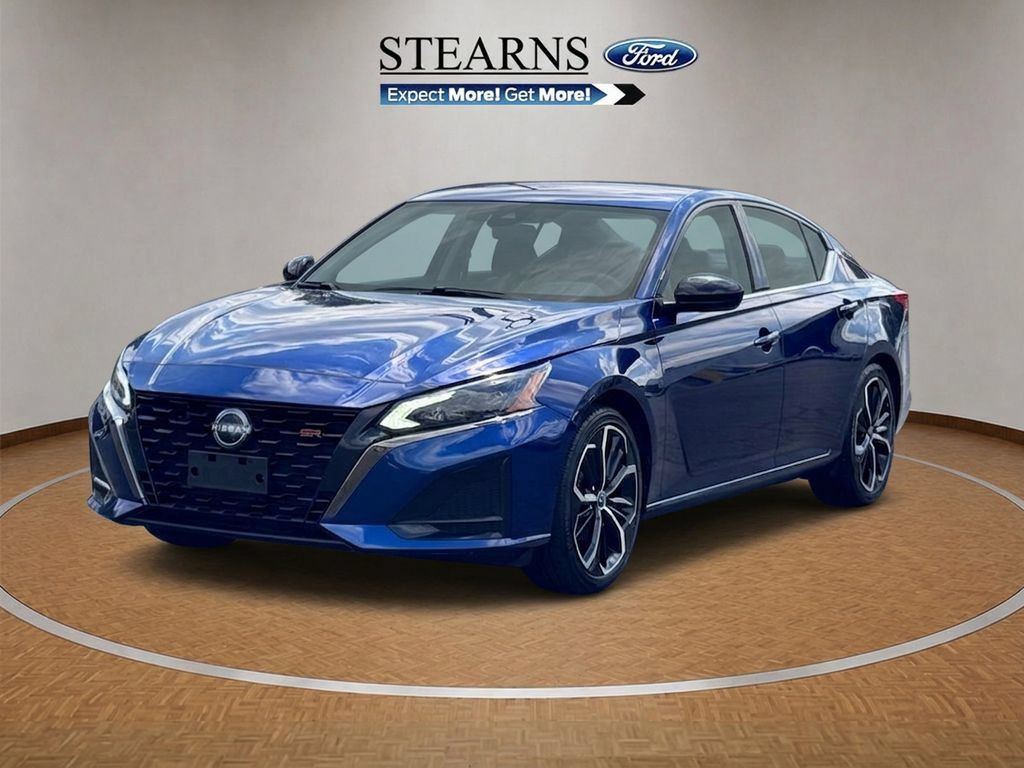 Used 2024 Nissan Altima 2.5 SR FWD image 2