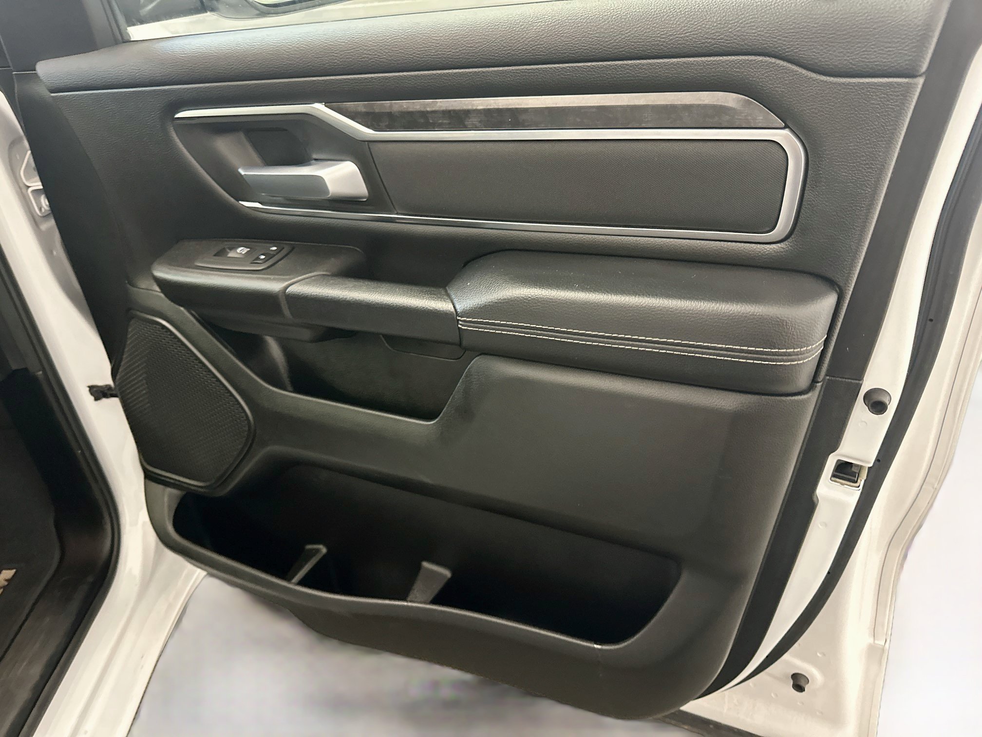 Used 2024 RAM 1500 Big Horn AWD/4WD image 32