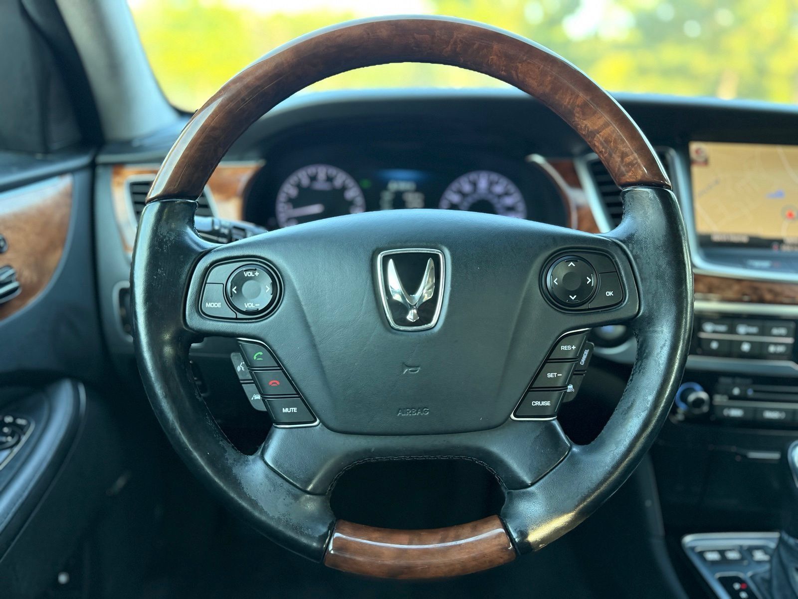 Used 2014 Hyundai Equus Signature RWD image 25