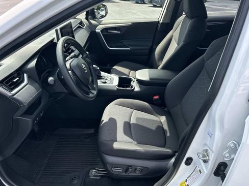 Used 2025 Toyota RAV4 XLE AWD/4WD image 21