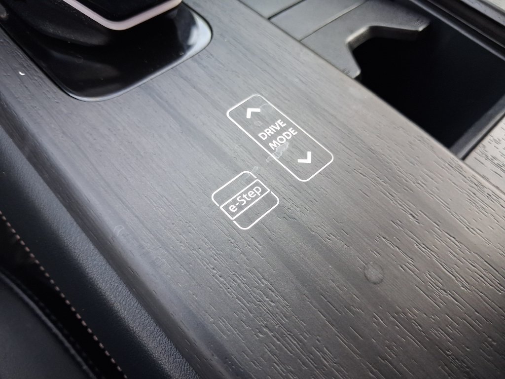 Certified 2023 Nissan Ariya FWD image 28