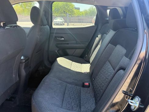 Used 2025 Nissan Kicks SV FWD image 8