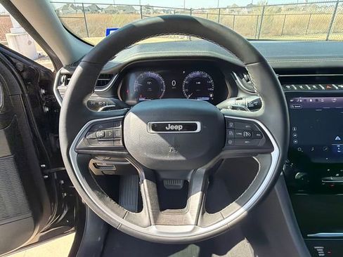 Used 2023 Jeep Grand Cherokee Limited w/ Luxury Tech Group II image 19