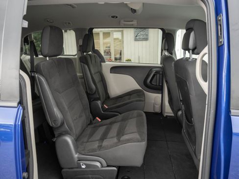 Used 2018 Dodge Grand Caravan SE w/ UConnect Hands-Free Group FWD image 31