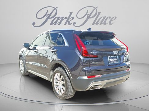 Used 2022 Cadillac XT4 Premium Luxury w/ Enhanced Visibility Package FWD image 3
