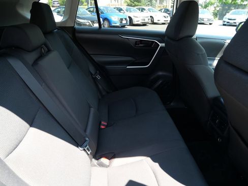 Used 2021 Toyota RAV4 LE AWD/4WD image 30