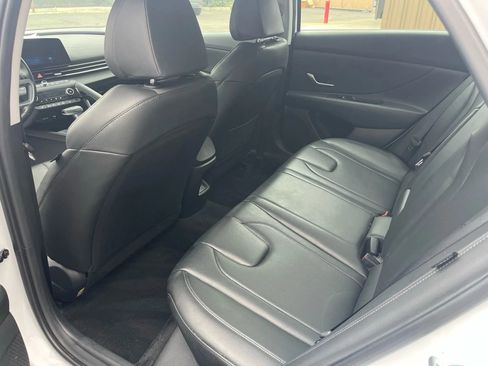 Used 2025 Hyundai Elantra Limited image 14