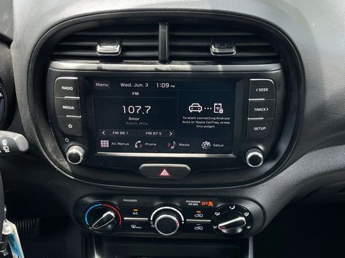 Used 2024 Kia Soul LX w/ Option Group 015 FWD image 16