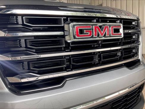 Used 2026 GMC Acadia Elevation w/ Elevation Premium Package FWD image 28