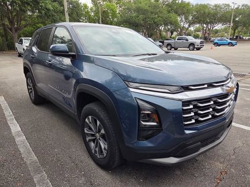 Used 2025 Chevrolet Equinox LT FWD image 2