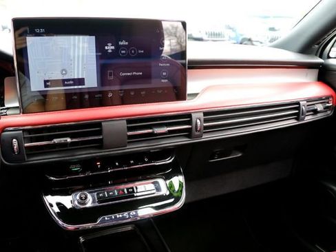 Used 2025 Lincoln Corsair Grand Touring image 16