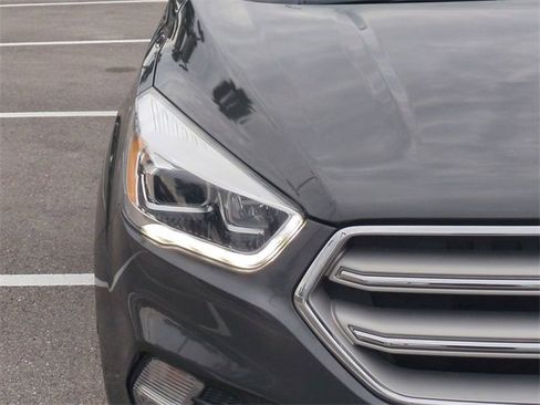 Used 2019 Ford Escape Titanium image 10