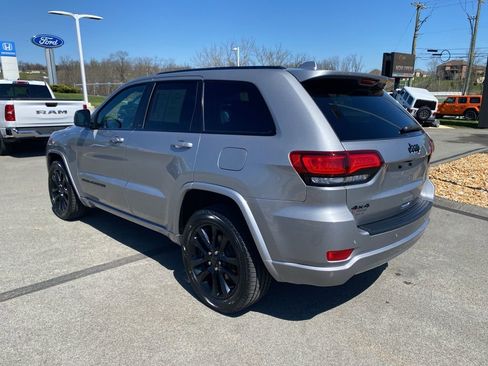 Used 2020 Jeep Grand Cherokee Altitude AWD/4WD image 5