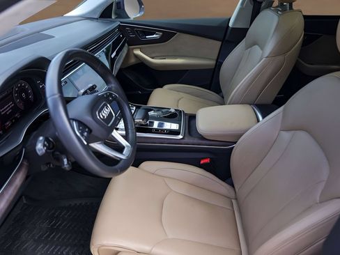Used 2019 Audi Q8 Prestige w/ Luxury Package AWD/4WD image 9