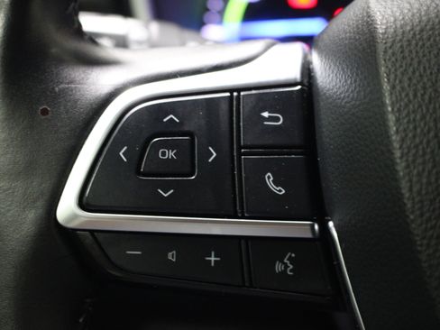Used 2020 Toyota Highlander XLE AWD/4WD image 10