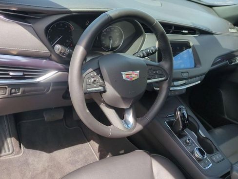 Certified 2023 Cadillac XT4 Luxury w/ Cold Weather Package FWD image 6