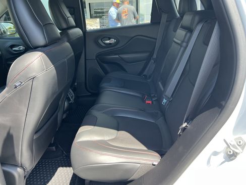 Used 2016 Jeep Cherokee Trailhawk w/ Trailer Tow Group AWD/4WD image 3