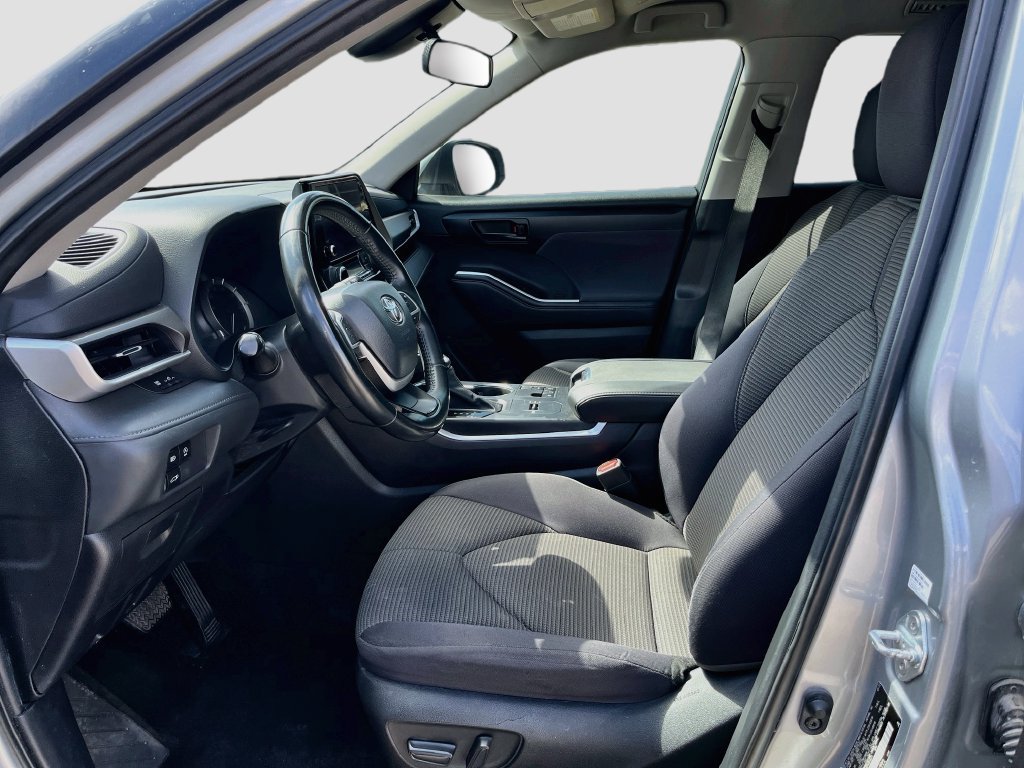 Used 2023 Toyota Highlander LE FWD image 21