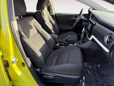 Used 2017 Toyota Corolla iM image 19